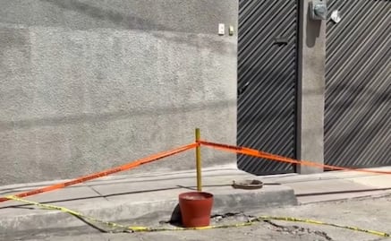 Evacúan a 62 personas por socavón gigante en la Benito Juárez; demolerán vivienda afectada en Naucalpan