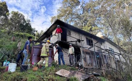 Vivienda arde en llamas en Jilotzingo