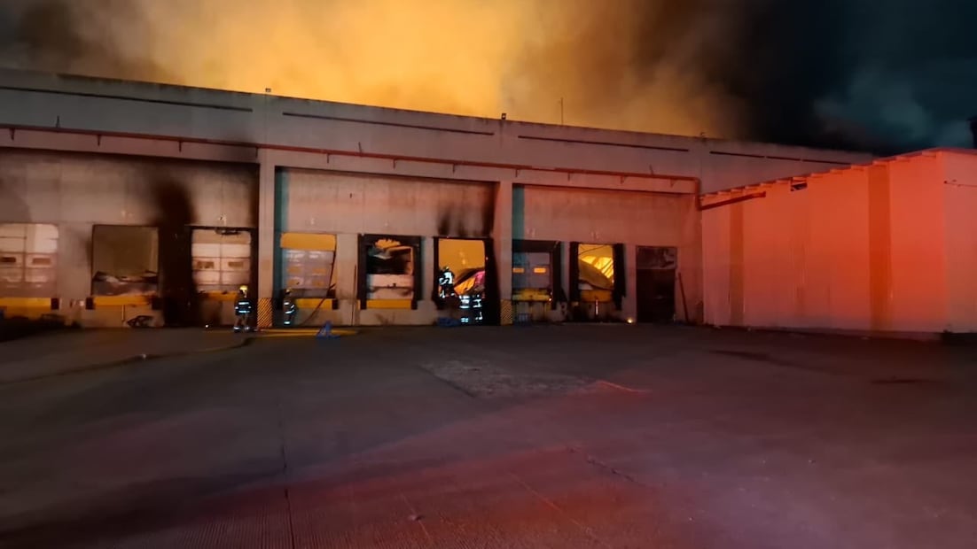 Al sitio llegaron elementos de Protección Civil y Bomberos de Cuautitlán Izcalli, con apoyo de personal de Tepotzotlán, Cuautitlán México, Protección Civil del Estado de México, Grupo Ceros y Policía Estatal. Foto: especial