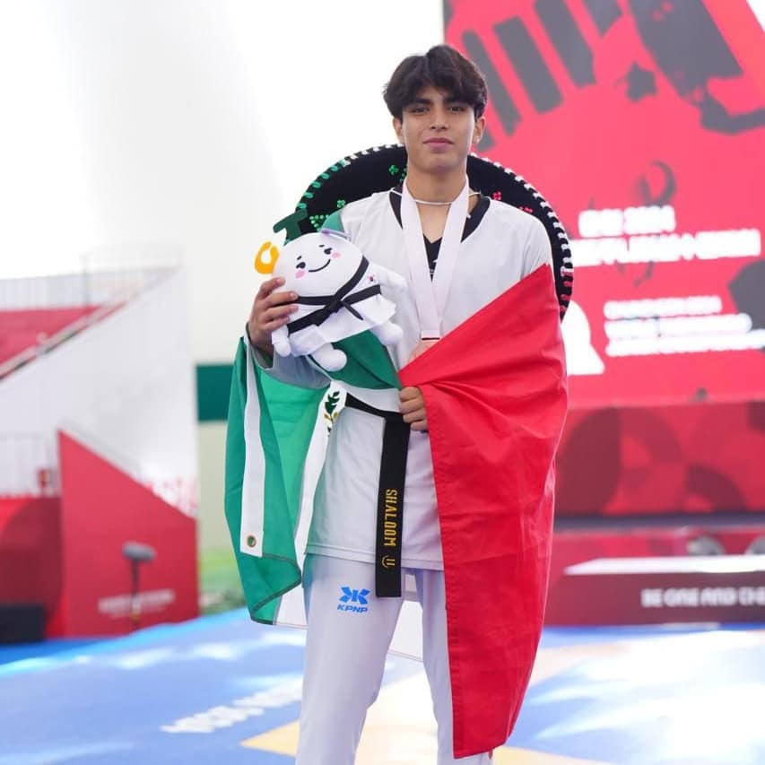 David Valdés obtiene la presea de bronce en el Mundial Juvenil de Taekwondo en Corea del Sur en los -63 kilogramos.