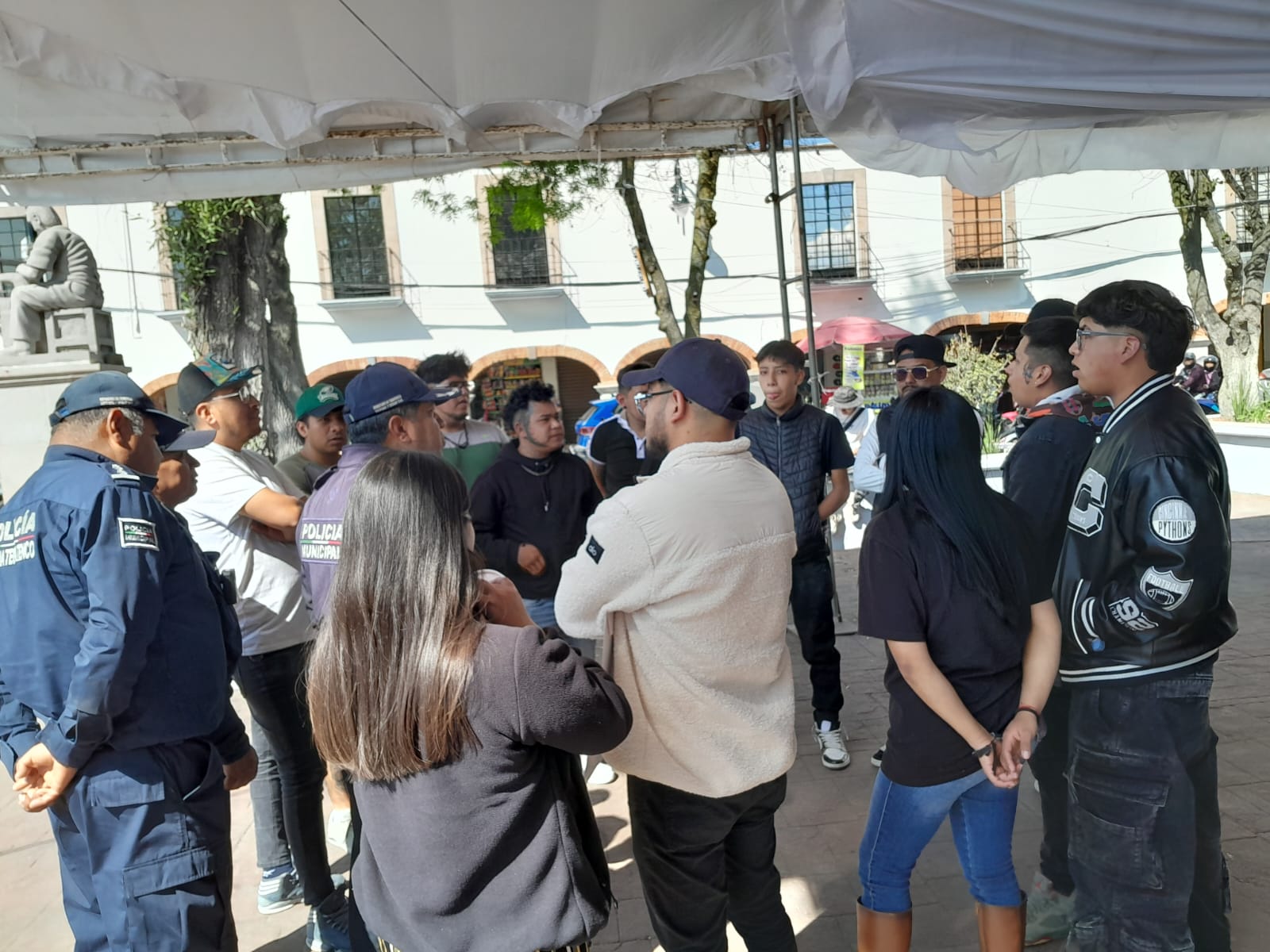 os barberos denuncian que en algunos operativos se colocaron sellos de suspensión en sus negocios sin que se encontrara nada ilícito. Foto Claudia Rodríguez