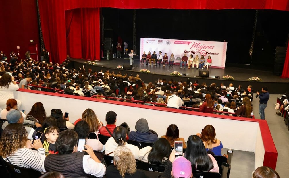 Mujeres recibieron sus licencias de conducir tras concluir la capacitación gratuita. Foto especial