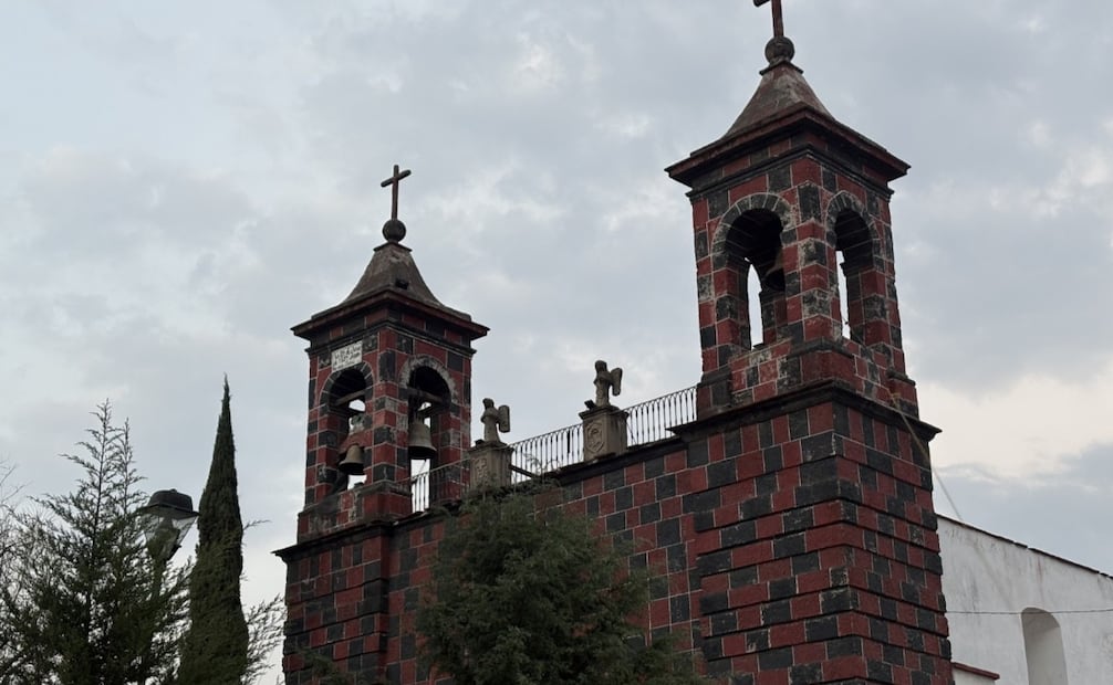 La iglesia de San Mateo Apóstol, joya del barroco tardío, es el corazón espiritual y social de Ixtacalco desde hace dos siglos. Foto Especial