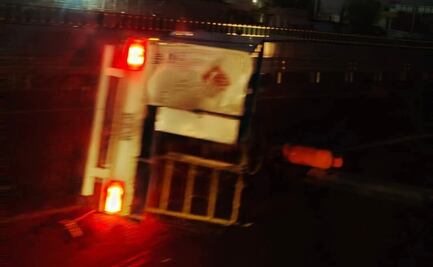 Vuelca camioneta con cilindros de gas en la México-Pachuca; conductor ileso