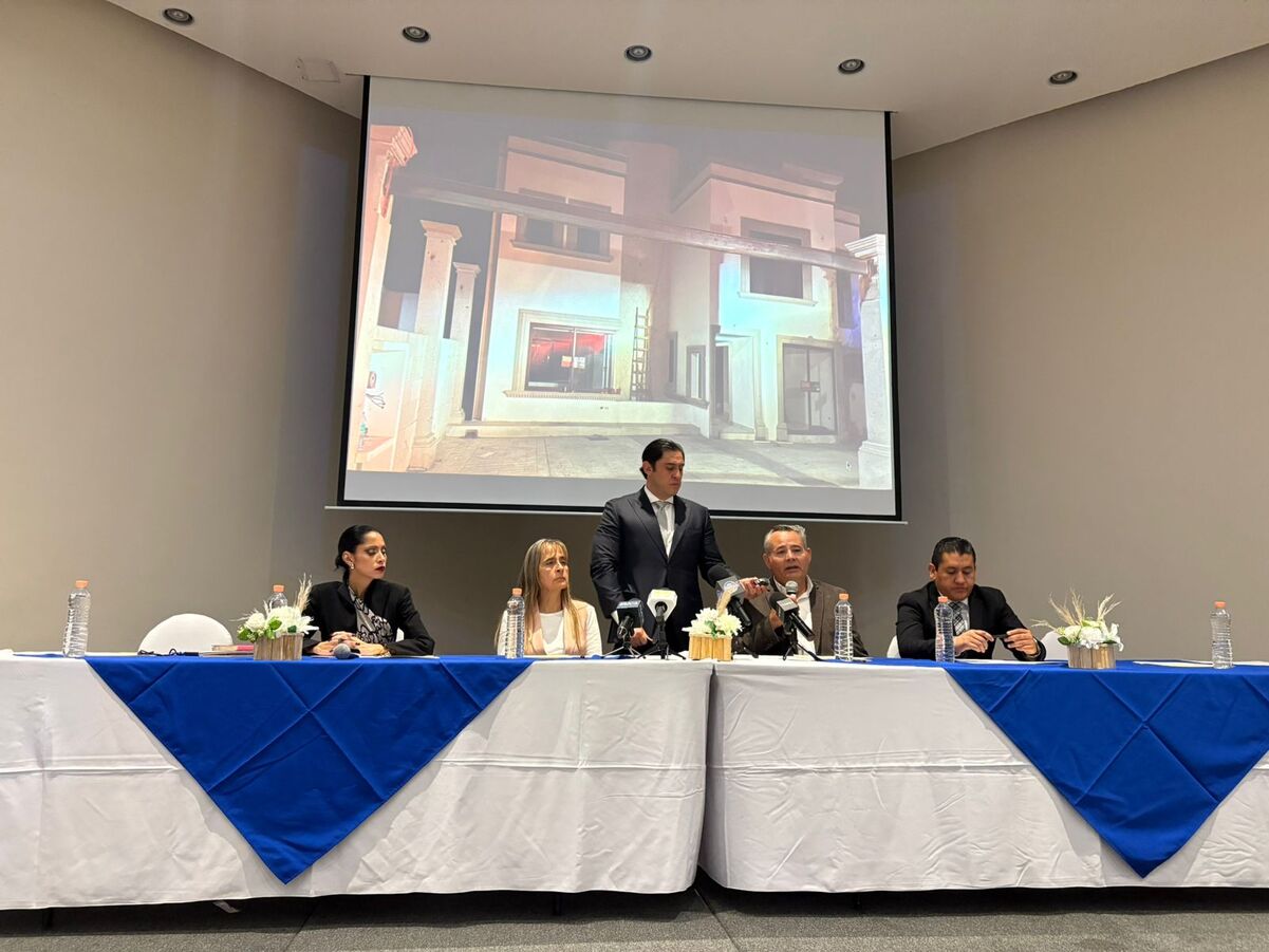 Por su parte, Carlos Mata, presidente de la Fundación Delos, la cual brinda la asesoría jurídica a José Alfredo y Alma, explicó que el próximo lunes 1 de diciembre habrá una movilización pacífica. Foto: Arturo Contreras/ El Universal