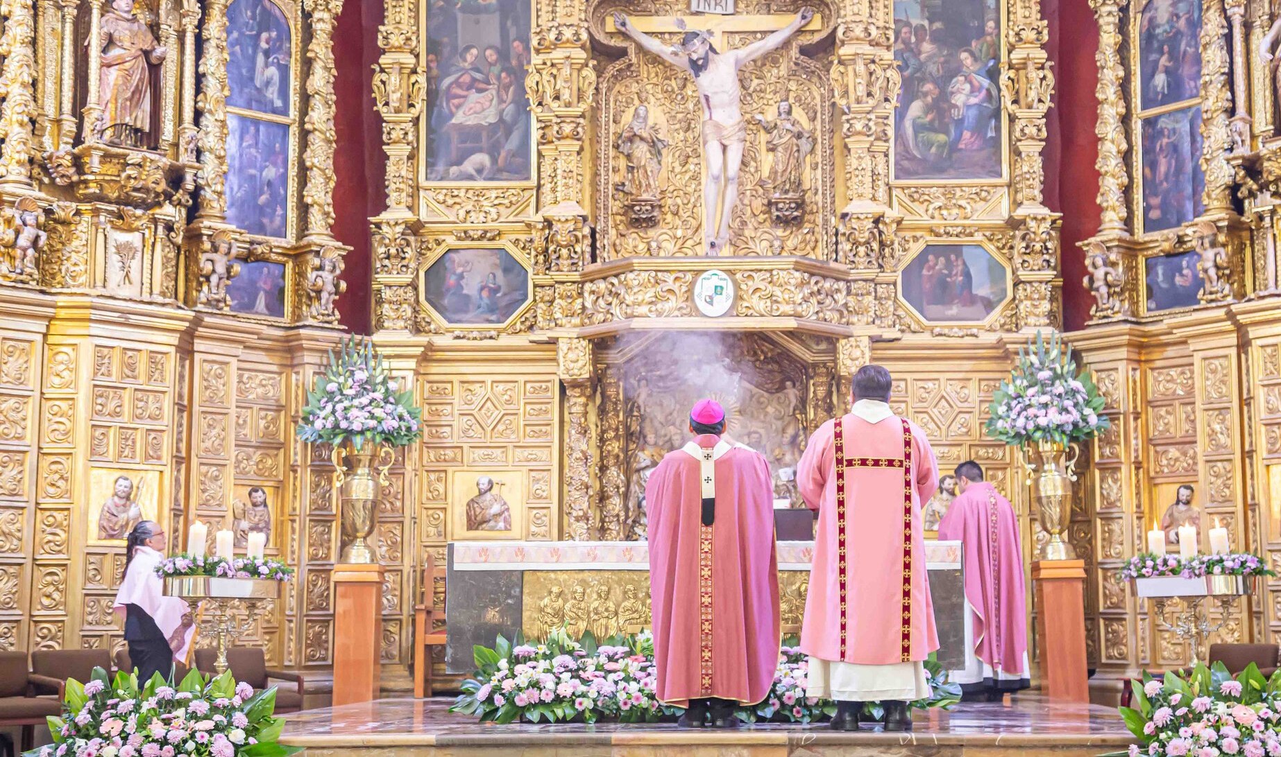 "Oramos por el eterno descanso de la víctima y por la pronta recuperación de quienes resultaron heridos", aseguró Fernández Hurtado.