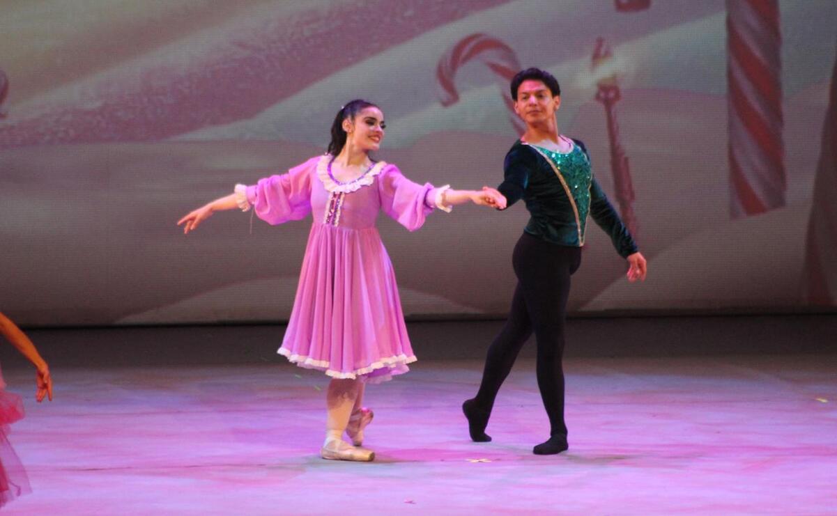 Bailarinas de la Compañía de Danza del Estado de México interpretan un encantador número inspirado en galletas de jengibre / Fotos: Karen Aldama