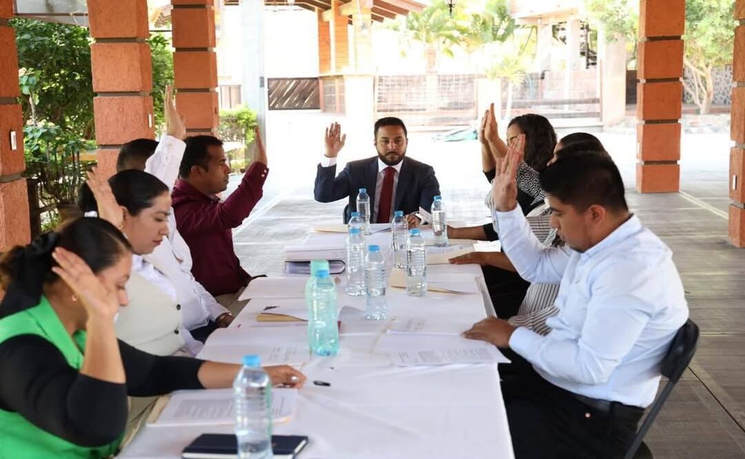 Edder Jaimes Garduño toma la presidencia de Luvianos y los habitantes protestan en contra. Foto: Especial