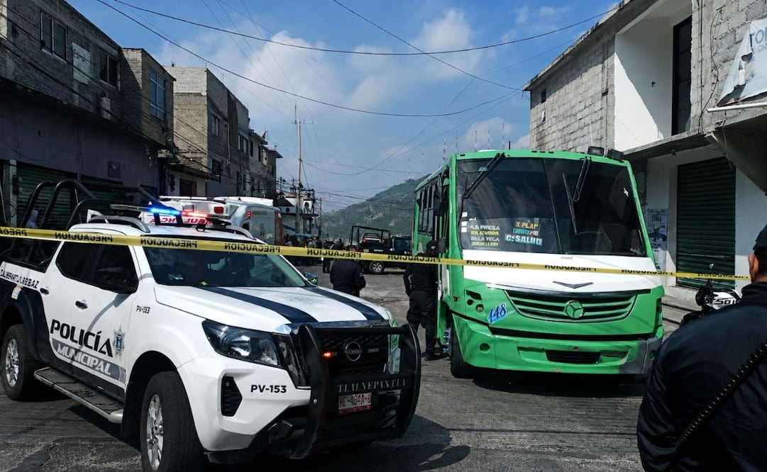 Policías municipales acordonaron la zona y preservaron los indicios localizados en el lugar. Foto. Especial
