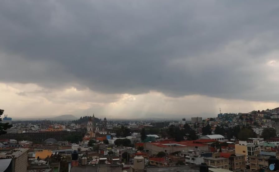 ¡Clima sin tregua! Frente frío 50 mantendrá lluvias fuertes en el Edomex para este martes