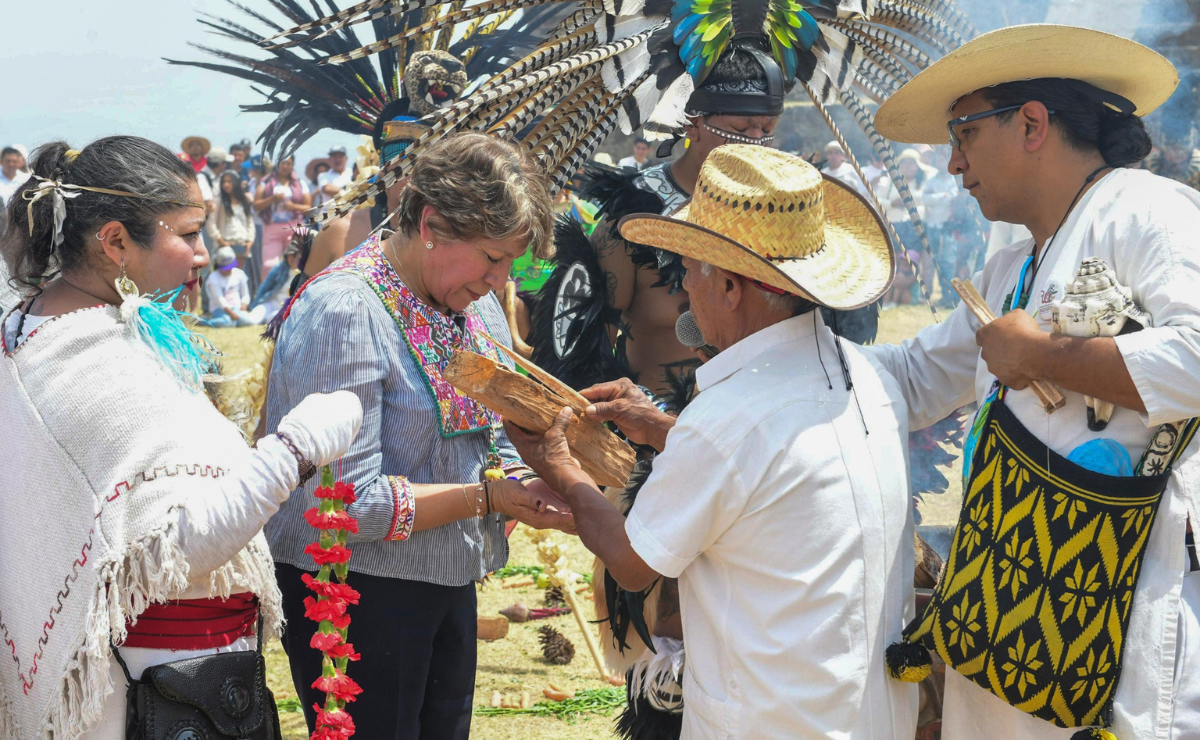 Teotenango se ilumina con la tradición: Delfina Gómez encabeza la ceremonia del Fuego Nuevo, símbolo de renovación y esperanza Foto: Especial