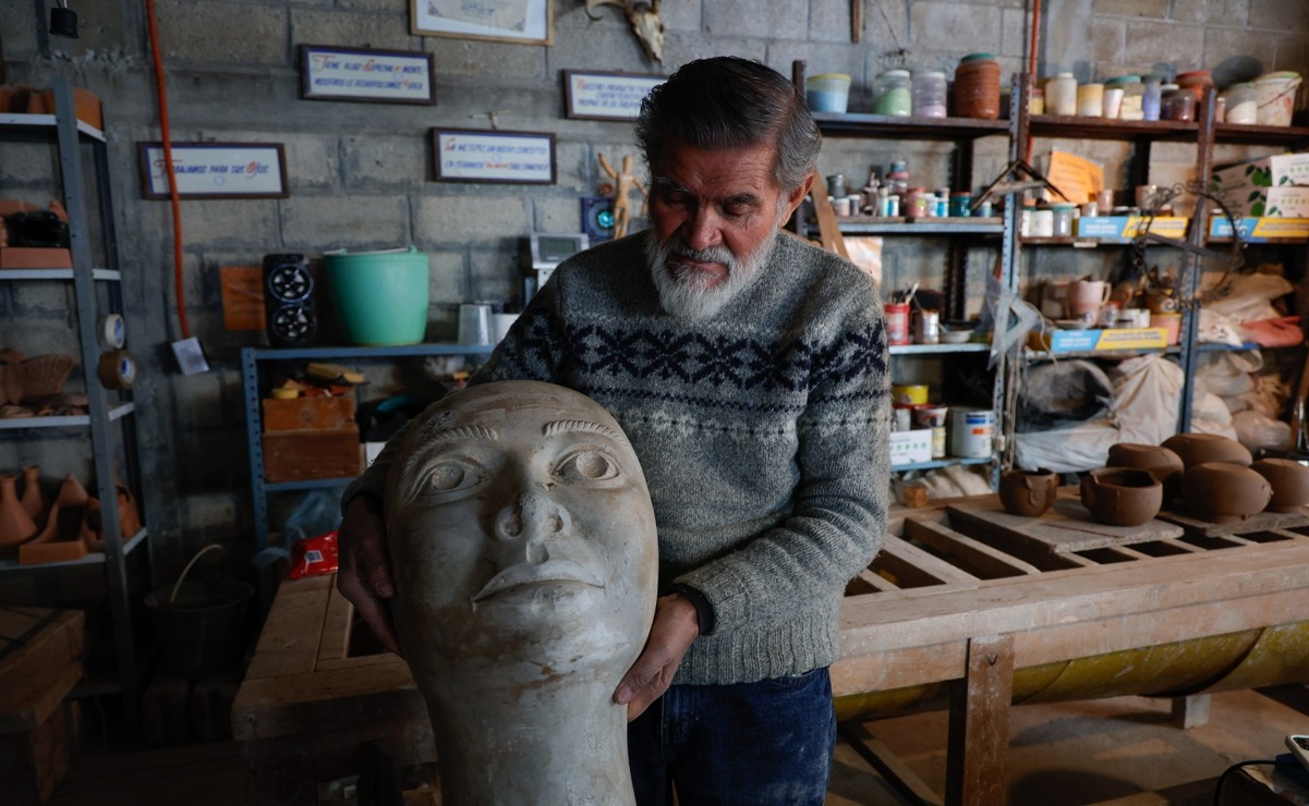 El artesano participó en un concurso y fue el elegido para esculpir a la Tlanchana / Foto: Arturo Hernández