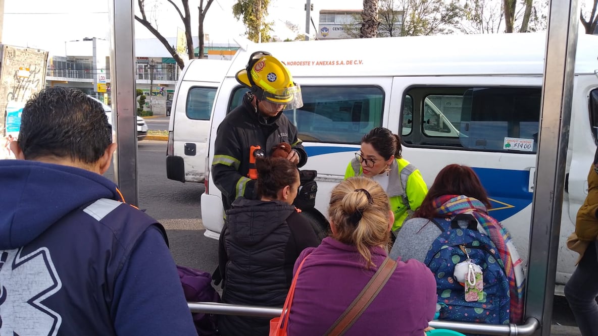 Uno de los heridos tuvo que ser trasladado de urgencia al Hospital de Traumatología del IMSS en Lomas Verdes. Foto Especial