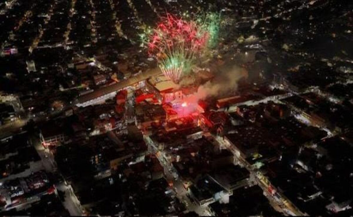 Grito de Independencia en Los Reyes La Paz incluye minuto de silencio en memoria de las víctimas de la explosión