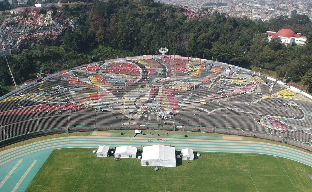 La UAEMex restauró el Mural Aratmósfera de Leopoldo Flores en el estadio "Chivo" Córdoba. Foto: Alejandro Vargas.