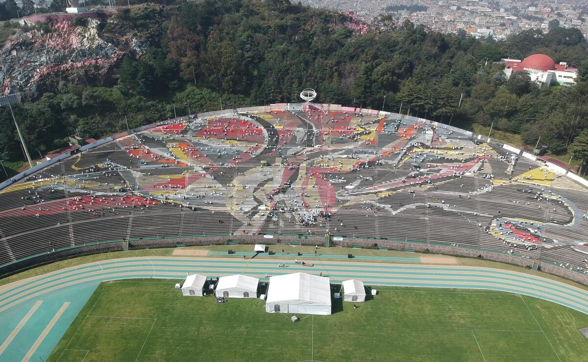 La UAEMex restauró el Mural Aratmósfera de Leopoldo Flores en el estadio "Chivo" Córdoba. Foto: Alejandro Vargas.