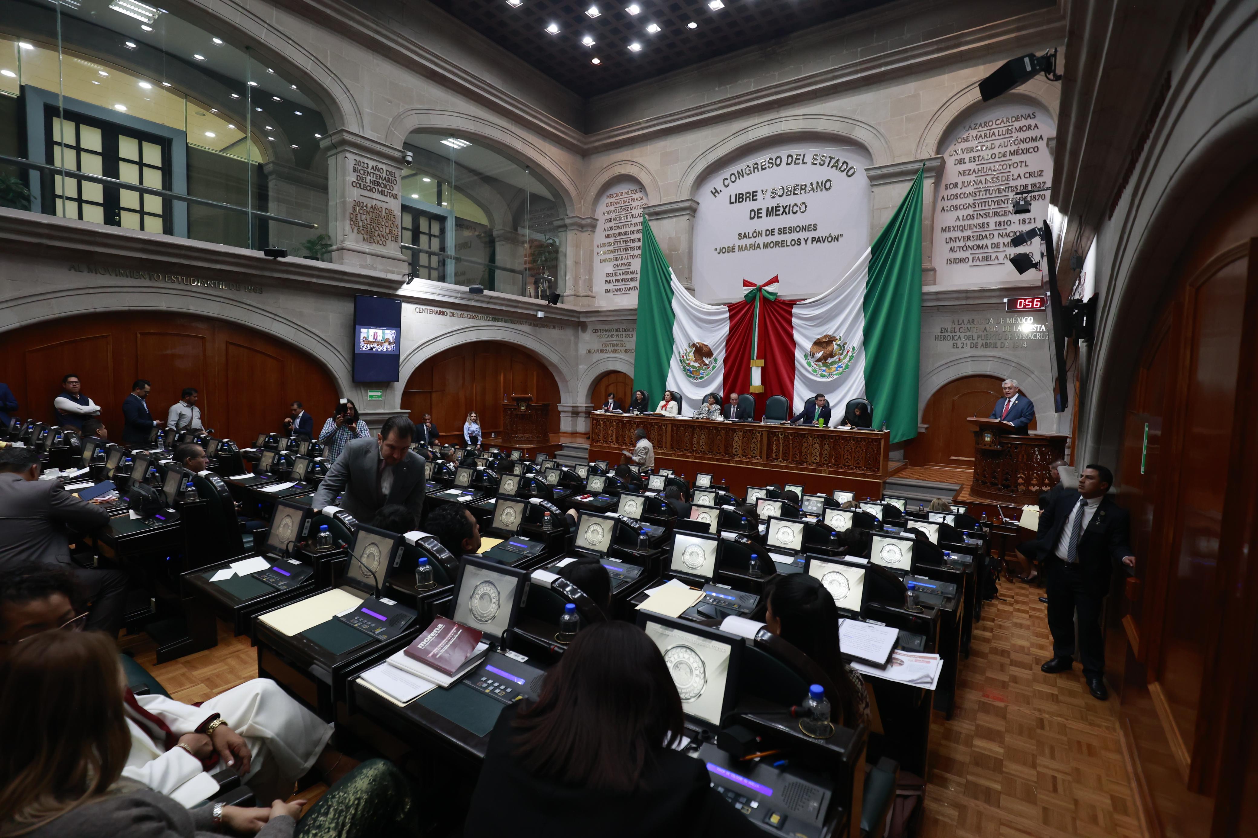 Cristóbal Castañeda Camarillo Rinde cuentas ante el congreso local