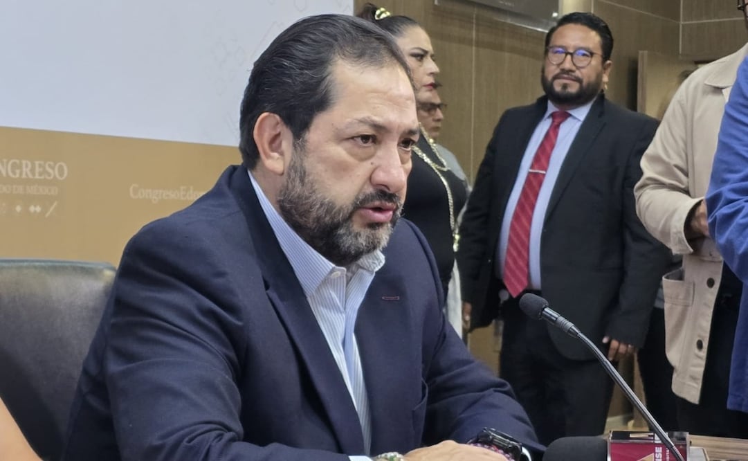 Francisco Vázquez Rodríguez, líder de Morena en el Congreso local, se registra oficialmente para buscar la alcaldía de Texcoco. Foto Especial