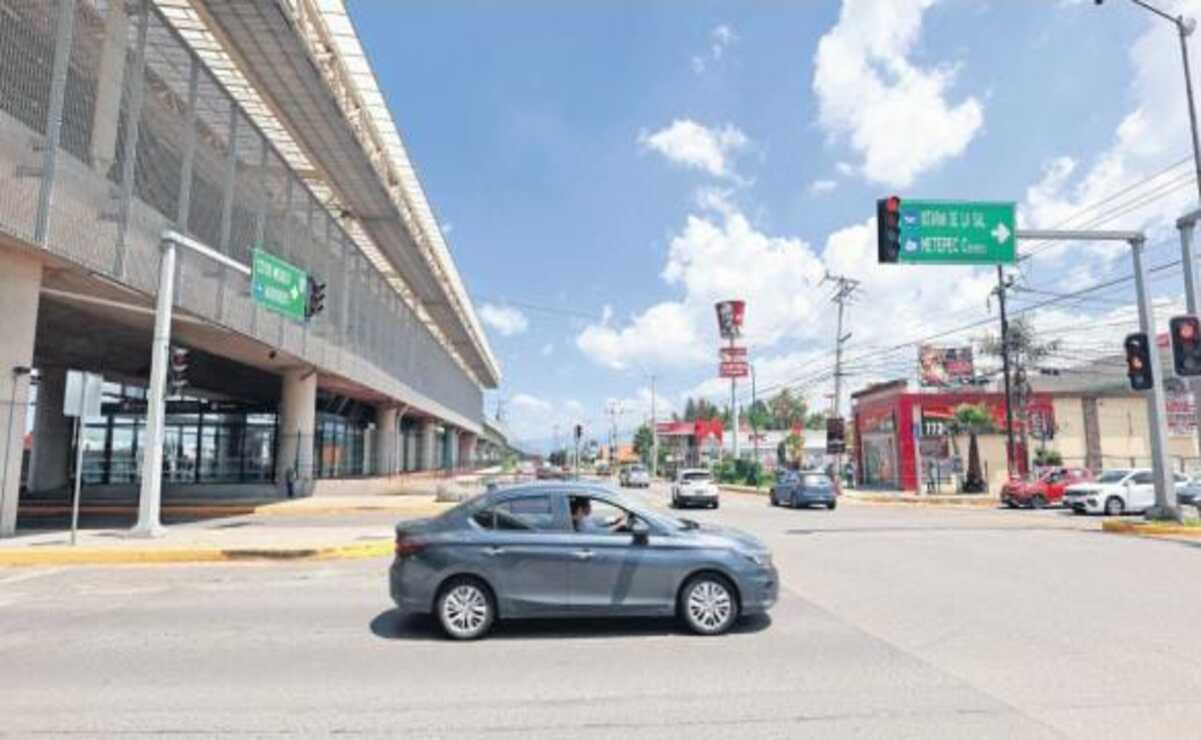 Persisten servicios de transporte ilegales en las estaciones Toluca y Zinacantepec. Foto: Alejandro Vargas