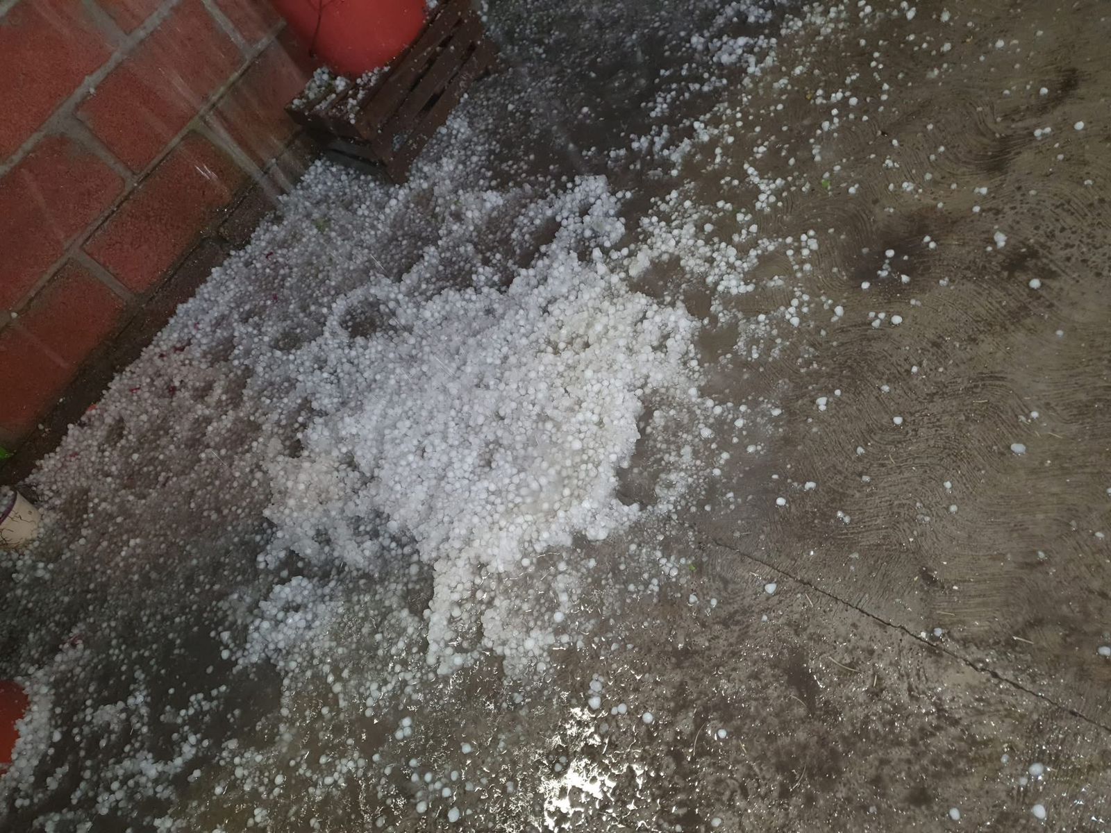 Una tormenta sorprendió a varios municipios del Estado de México, incluyendo Cuautitlán Izcalli, Tultitlán, Coacalco y Tepotzotlán, con lluvia intensa y granizo. Foto Arturo Contreras
