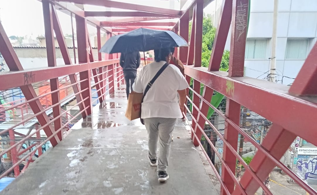 Cuautitlán Izcalli también resintió los efectos de la tromba vespertina, con acumulaciones de agua pluvial en distintos tramos carreteros. Foto Gisela González / El Universal