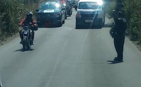 Encuentran a mujer sin vida a un costado de la carretera Chalco-Tláhuac