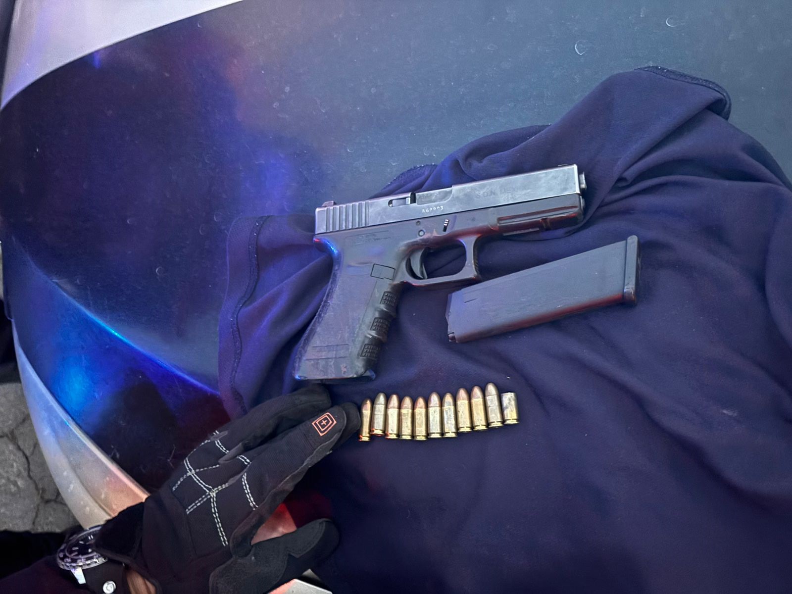 A los detenidos se les encontró entre sus pertenencias un arma de fuego y estupefacientes. Foto: Especial