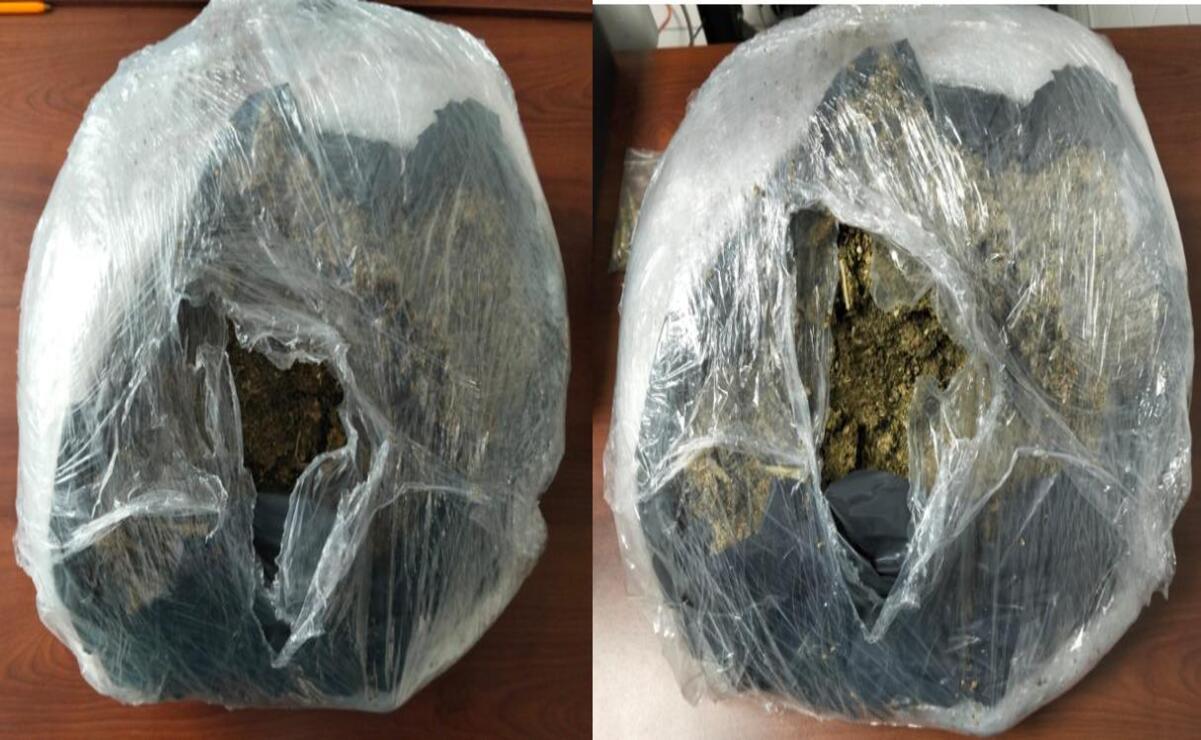 El sujeto fue detenido en posesión de un arma de fuego, así como de una mariconera que contenía envoltorios de marihuana. Foto: Especial
