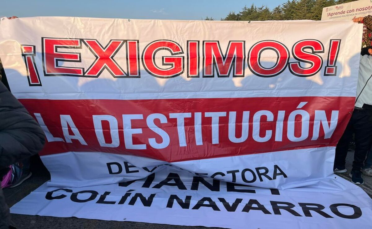 Los estudiantes exigen la destitución de la rectora Vianney Colin. Foto: EL UNIVERSAL Edomex.