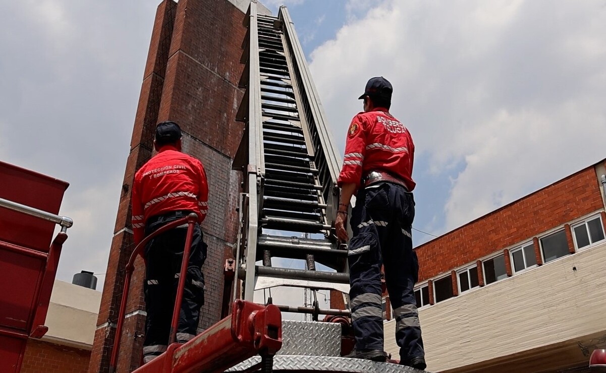 El camión escalera permitirá trabajar desde las alturas para combatir los incendios. Foto: Sergio García