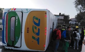 Choca y vuelca autobús de pasajeros en la México-Pachuca