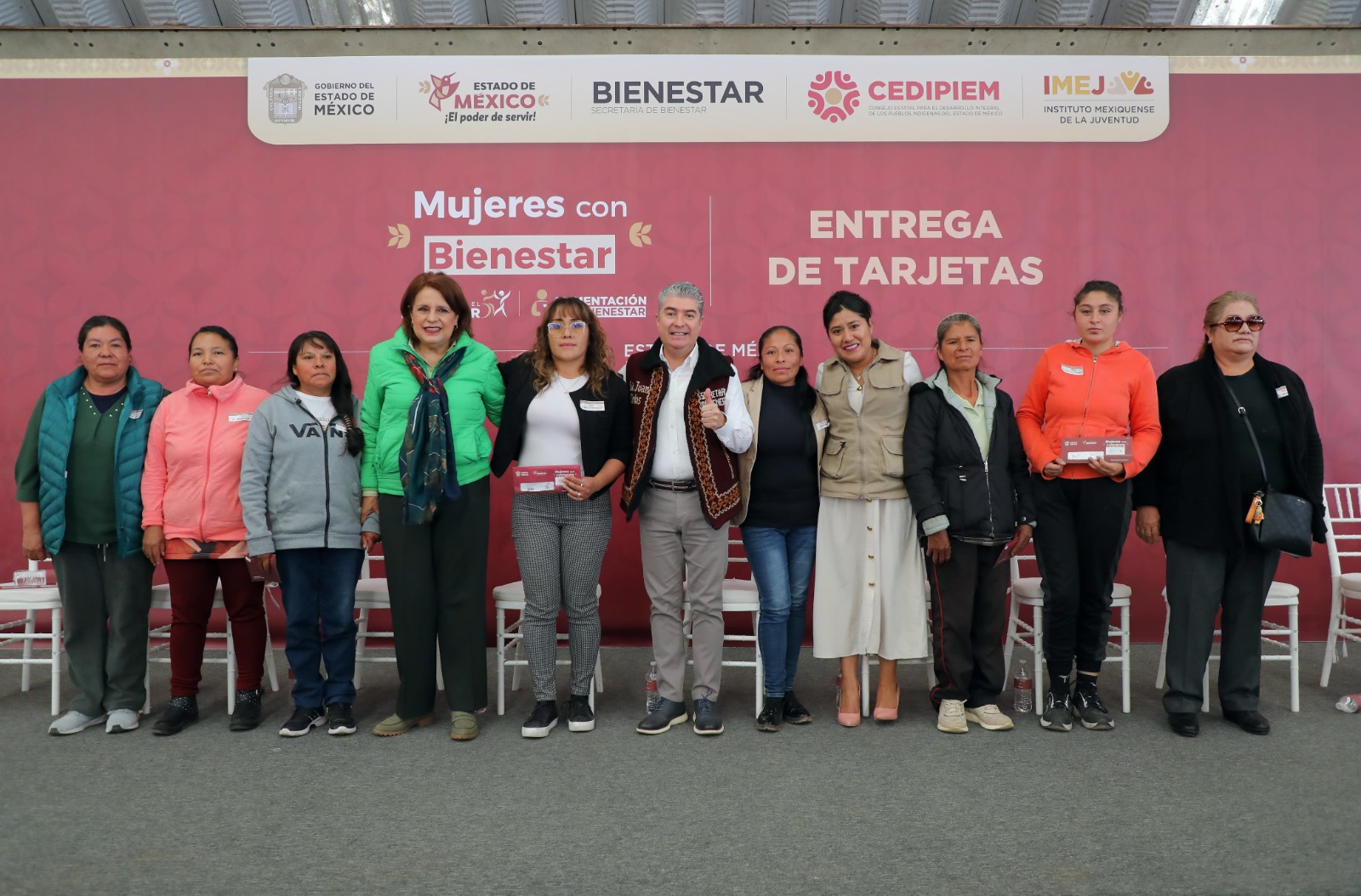 Entregan de 2 mil 026 tarjetas de Mujeres con Bienestar Foto: Especial