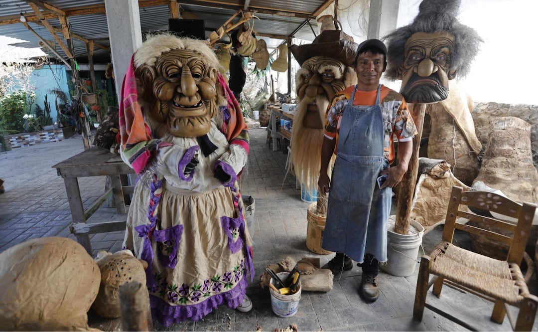Los Xitas desfilan por las calles de Temascalcingo, llevando consigo la historia y la identidad de este pueblo mágico. Foto: Jorge Alvarado