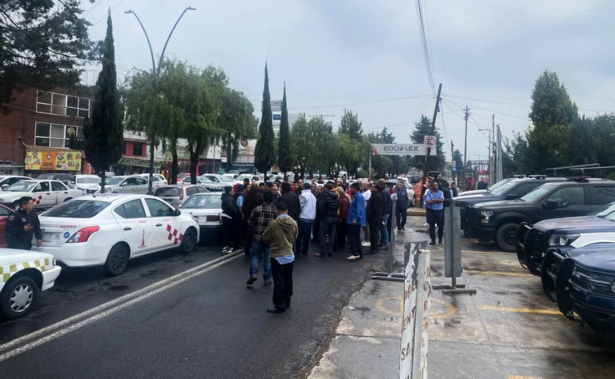 El 27 de mayo, dos presuntos miembros de la Familia Michoacana fueron detenidos por extorsión en Metepec, luego de ser agredidos por taxistas. Foto: Especial