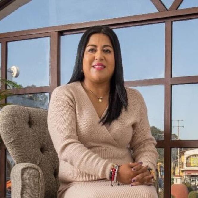 Chofer de camioneta de alcaldesa de Jilotzingo, Ana Teresa Casas, sobrevive a ataque en Las Manzanas. Camioneta fue encontrada volcada en barranca de Santa María Mazatla