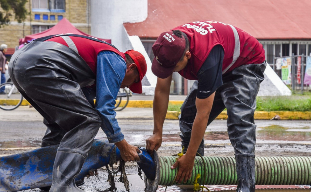 Las brigadas del Grupo Tláloc atienden encharcamientos en Naucalpan y otros municipios del Estado de México, donde la basura es la principal causa de las inundaciones. Foto: Especial