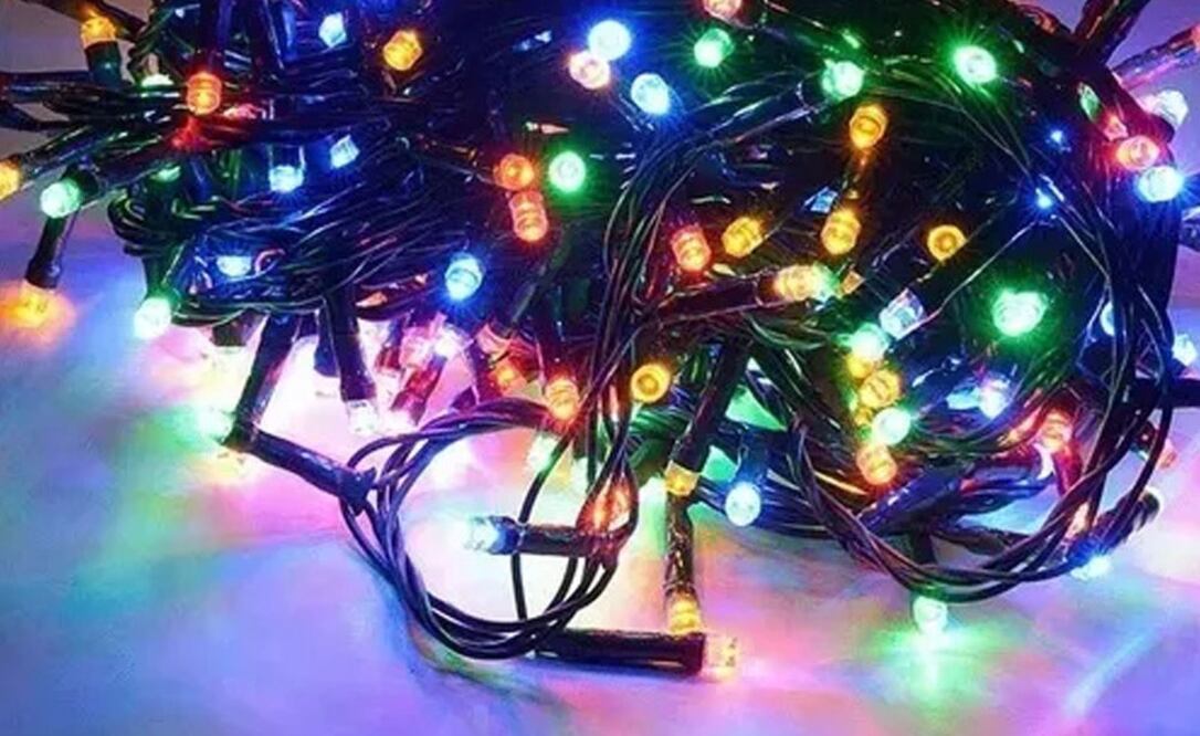 ¡No dejes que un pequeño fallo apague el espíritu navideño! Con esta guía práctica, aprenderás a identificar y solucionar los problemas más comunes en las luces navideñas. Foto Especial