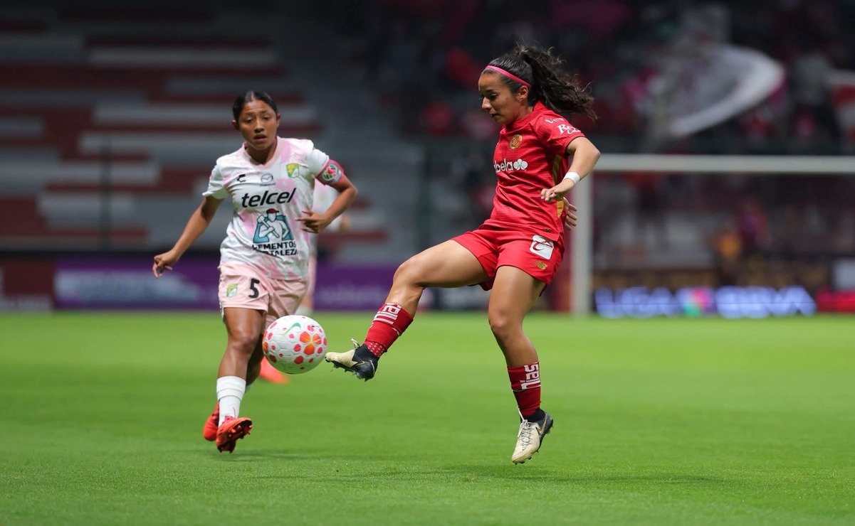 Tras la presión de Toluca, las panzas verdes poco a poco fueron ganando terreno en el partido / Foto: Especial