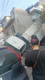 Tragedia en Naucalpan: Muere mujer tras choque de camión de basura contra viviendas