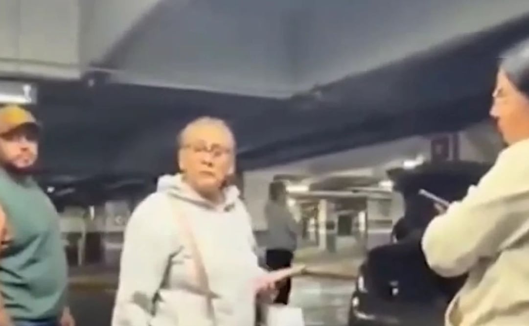Usuarios de un gimnasio ubicado en una plaza comercial de Arboledas encararon a las presuntas responsables del hurto. Foto Especial