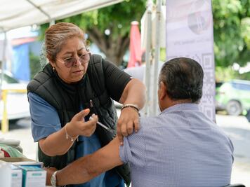 Atizapán despliega 14 módulos de vacunación gratuita contra influenza y otros virus