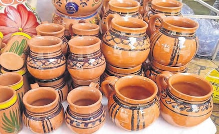 ¡Adiós al unicel! Artesanos de Metepec piden sustituir vasos desechables por jarros de barro