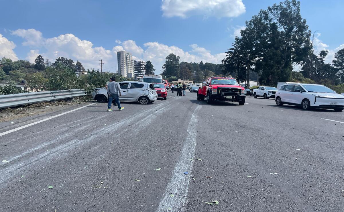 Servicios de emergencia laboran en el lugar / Foto Alejandro Vargas