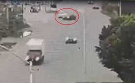 Maniobra peligrosa provoca choque y volcadura en Cuautitlán; ciudadanos rescatan a los pasajeros