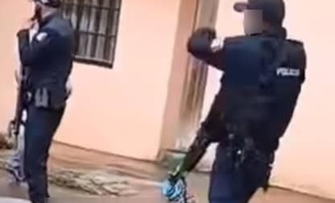 Un vendedor que se encontraba presuntamente bajo los efectos de alguna droga, disparó en contra de la gente que se encontraba al interior del tianguis semanal que se coloca en el barrio de San Agustín en Xalatlaco, provocando la muerte de tres personas.