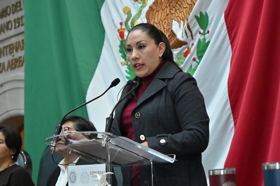 La presidenta de la Mesa Directiva, Martha Azucena Camacho Reynoso, clausuró el Primer Periodo Ordinario, destacando la aprobación de 237 iniciativas y 22 puntos de acuerdo en 20 sesiones plenarias. Foto Alejandro Vargas / El Universal