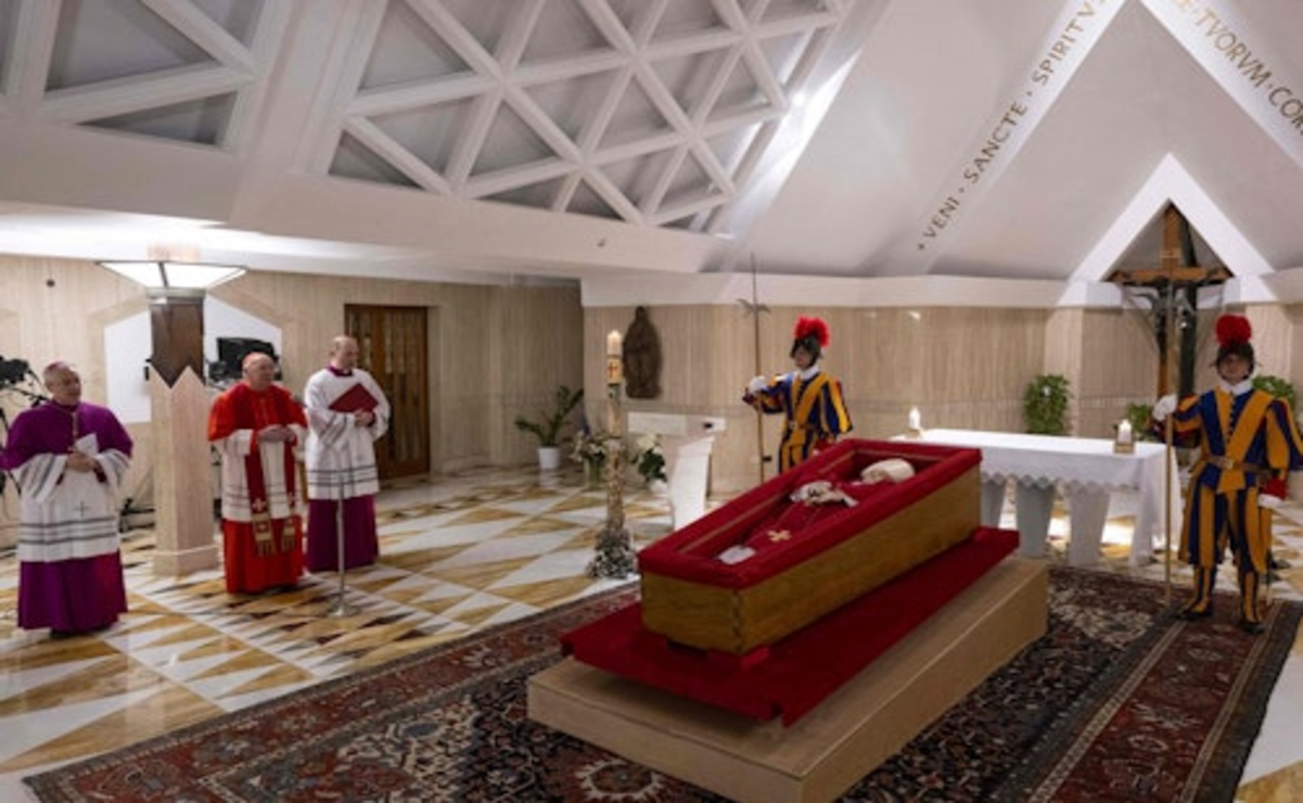 En sus manos sostiene el rosario / Foto Vaticano
