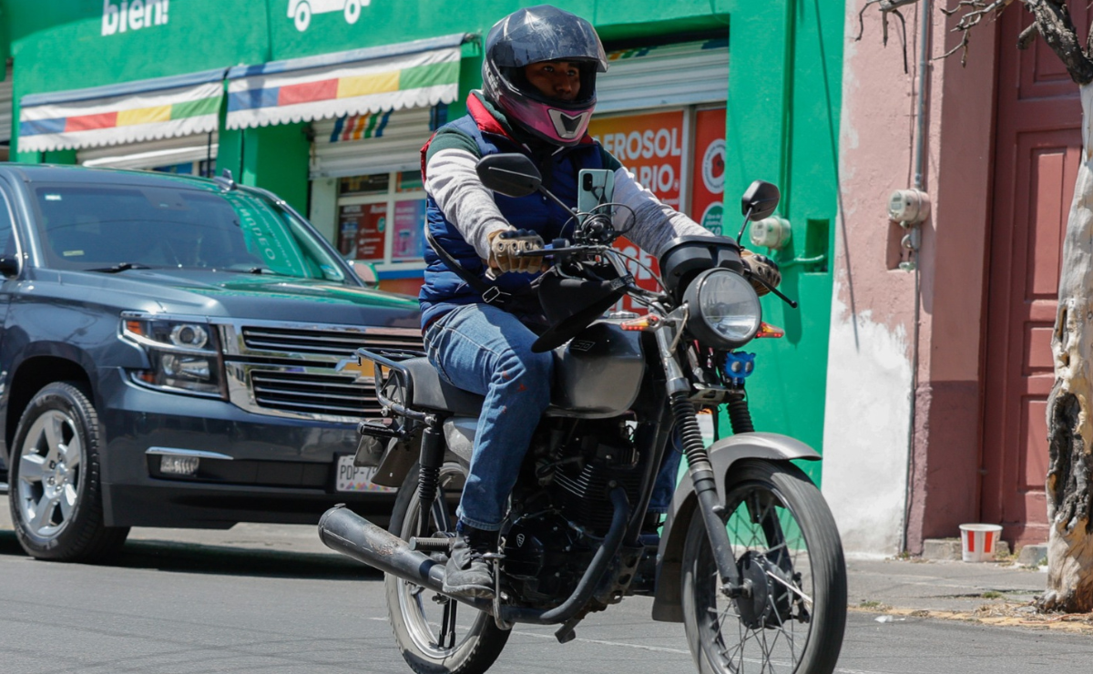 La falta de regulación en las motos de app genera preocupación por la seguridad de conductores y pasajeros en el Edomex. Foto: Alejandro Vargas