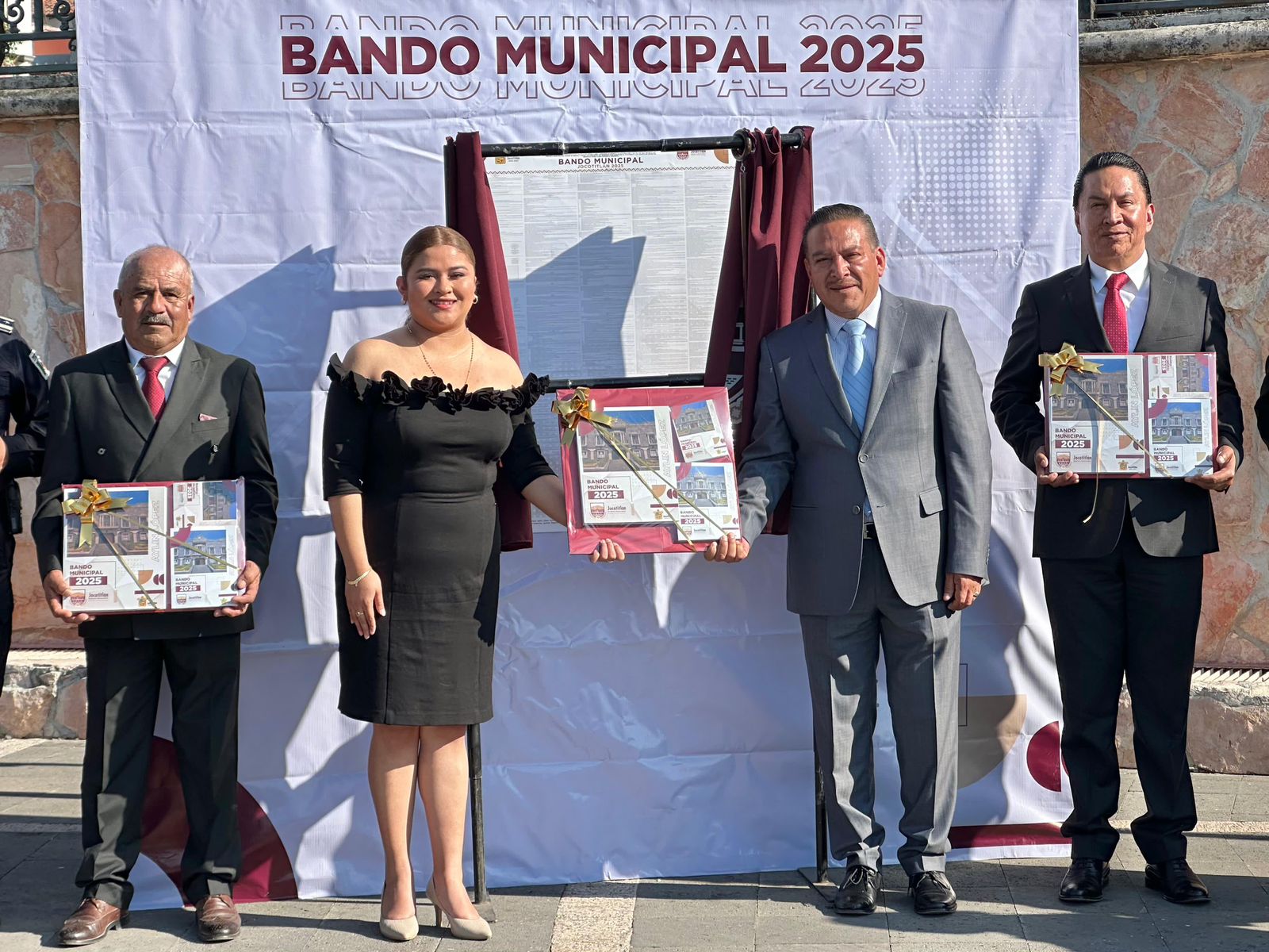 Bando Municipal de Jocotitlán: Reconocimiento oficial del cargo de “Presidenta Municipal”
