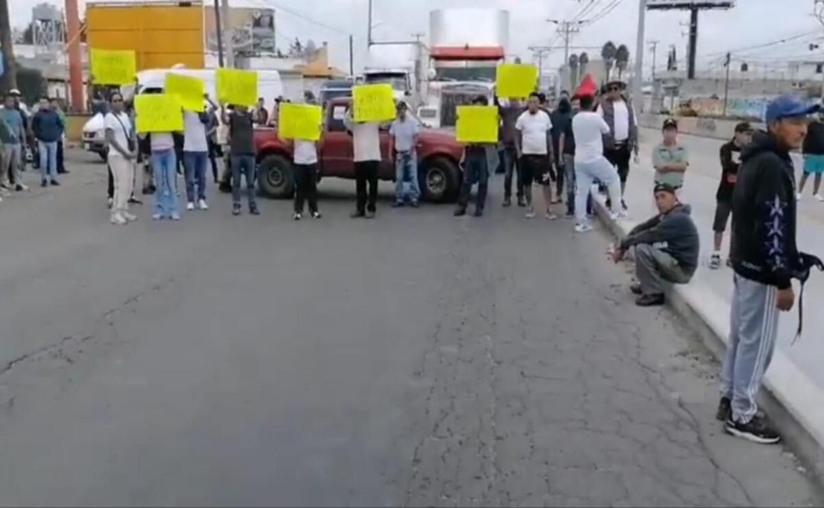 Al enterarse del ataque, simpatizantes de Christian  Castillo Grimaldo realizaron protestas en el palacio municipal de Chalco / Foto: Especial